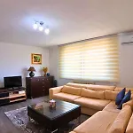Sun - Free Garage, Air Conditioner In Rooms, Garden *