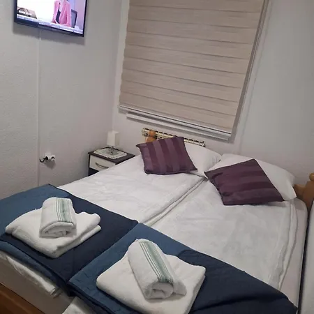 Sun - With A Free Garage And Garden With A Bbq Apartment *
