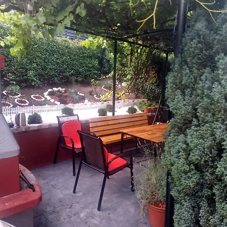 Sun - With A Free Garage And Garden With A Bbq Apartment *