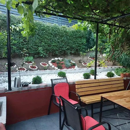 Sun - With A Free Garage And Garden With A Bbq
