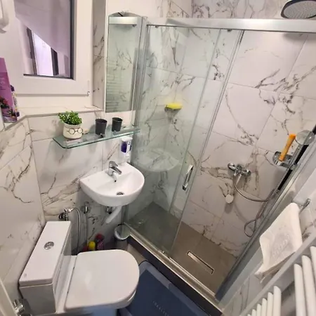 Sun - Free Garage, Air Conditioner In Rooms, Garden Apartman Sarajevo