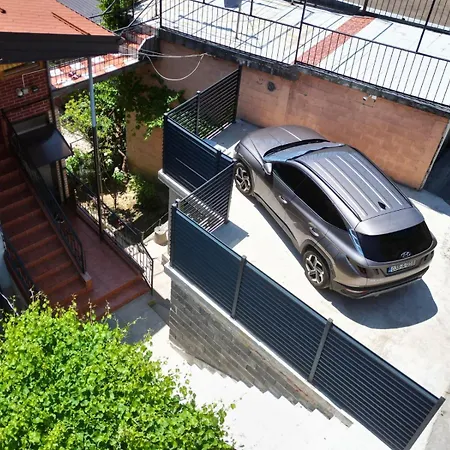 Sun - Free Garage, Air Conditioner In Rooms, Garden Lägenhet Sarajevo