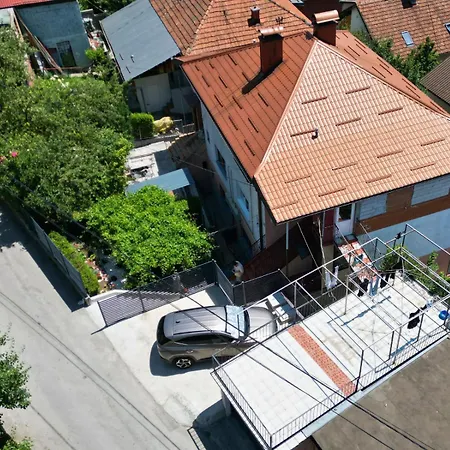 Sun - With A Free Garage And Garden With A Bbq
