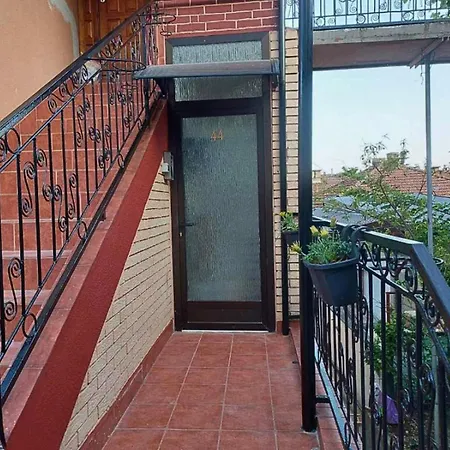 Sun - Free Garage, Air Conditioner In Rooms, Garden Apartman