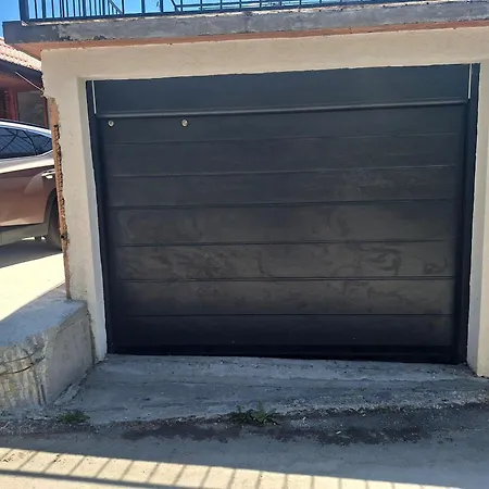 アパート Sun - Free Garage, Air Conditioner In Rooms, Garden サラエヴォ