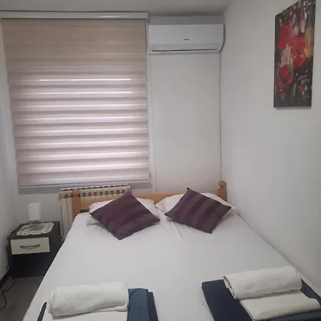 Sun - Free Garage, Air Conditioner In Rooms, Garden *