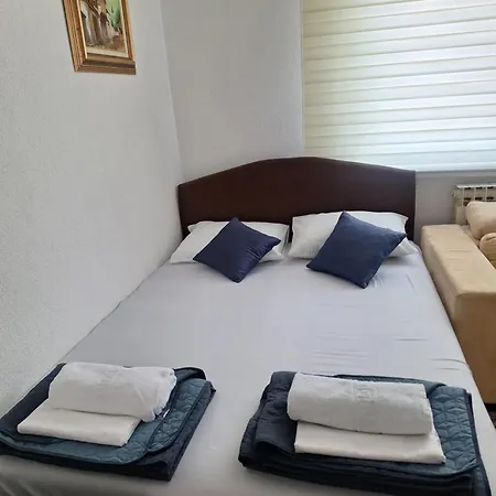 Sun - Free Garage, Air Conditioner In Rooms, Garden