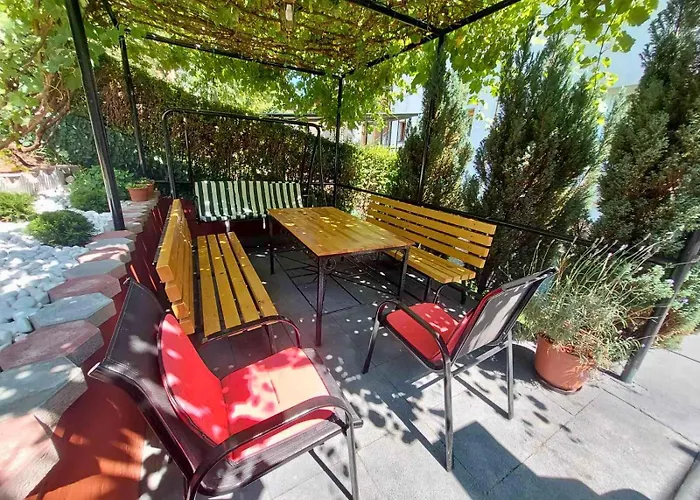 Sun - Free Garage, Air Conditioner In Rooms, Garden *