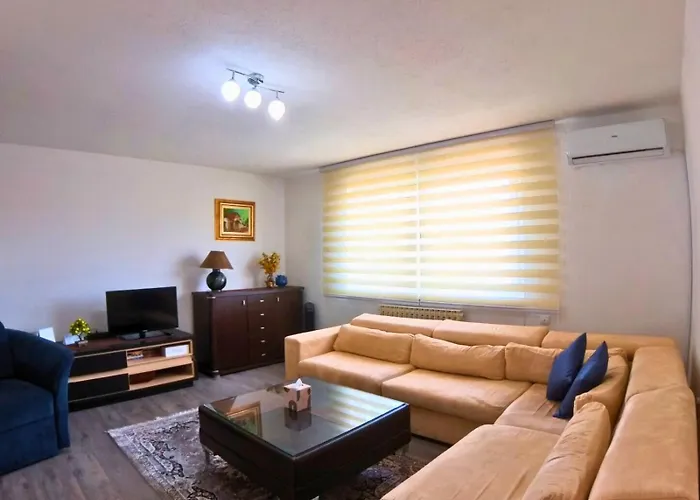 Sun - Free Garage, Air Conditioner In Rooms, Garden *