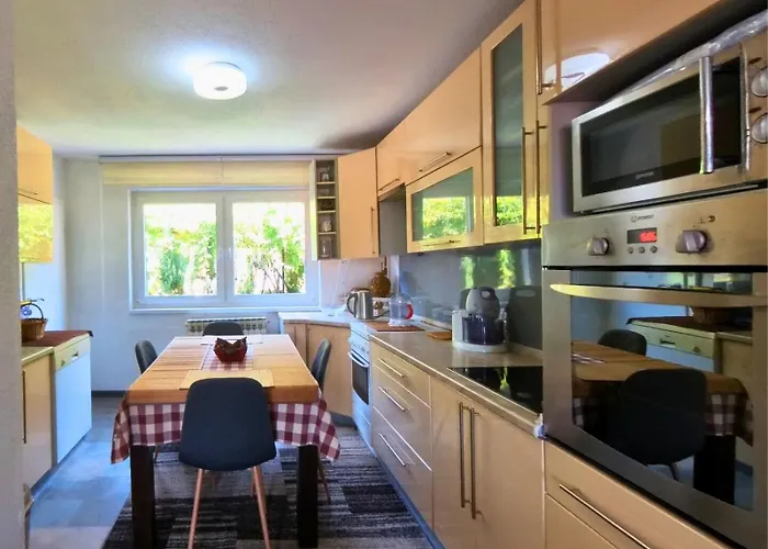 Sun - Free Garage, Air Conditioner In Rooms, Garden Apartamento