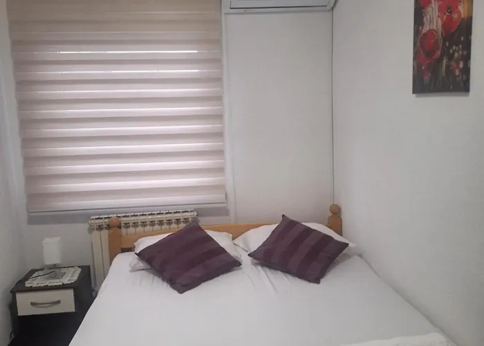 Sun - Free Garage, Air Conditioner In Rooms, Garden *